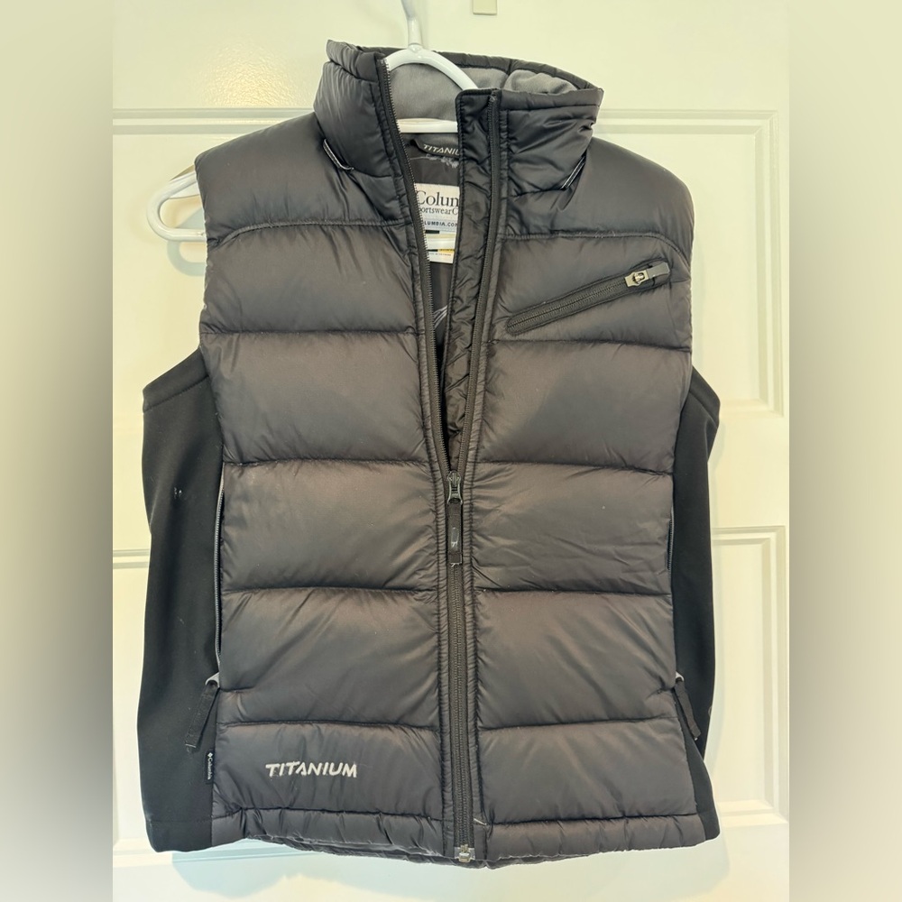 Columbia Black Insulated Vest with High Collar